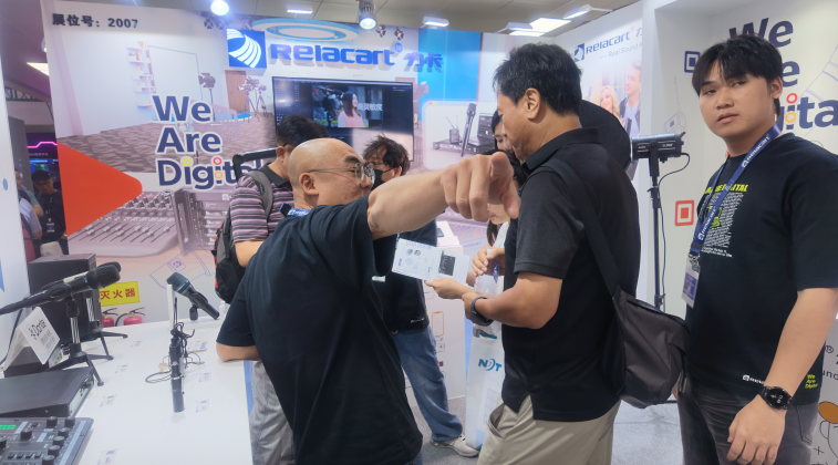 DAV Interviews Relacart: Decoding the Inevitable Choice of Wireless Microphones and the New Voice of AI