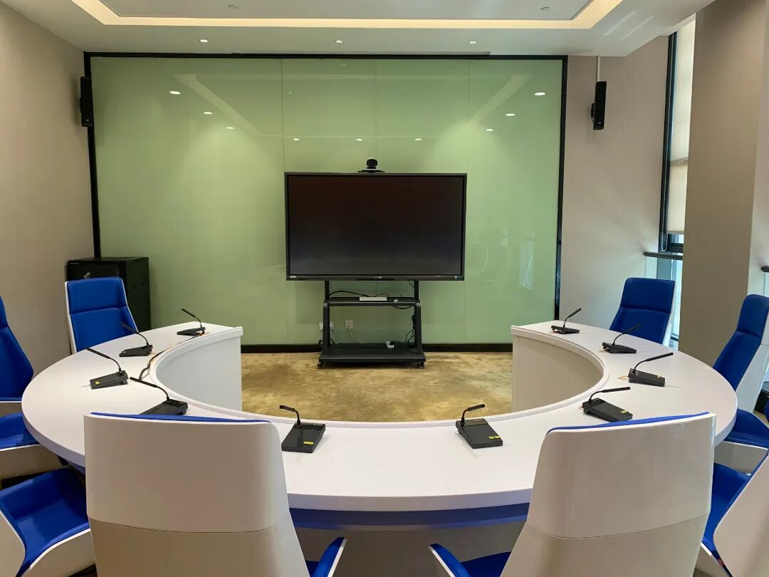 The new video conference room at China Minsheng Bank Kunming Branch, with CS-501 conference units on the curved table
