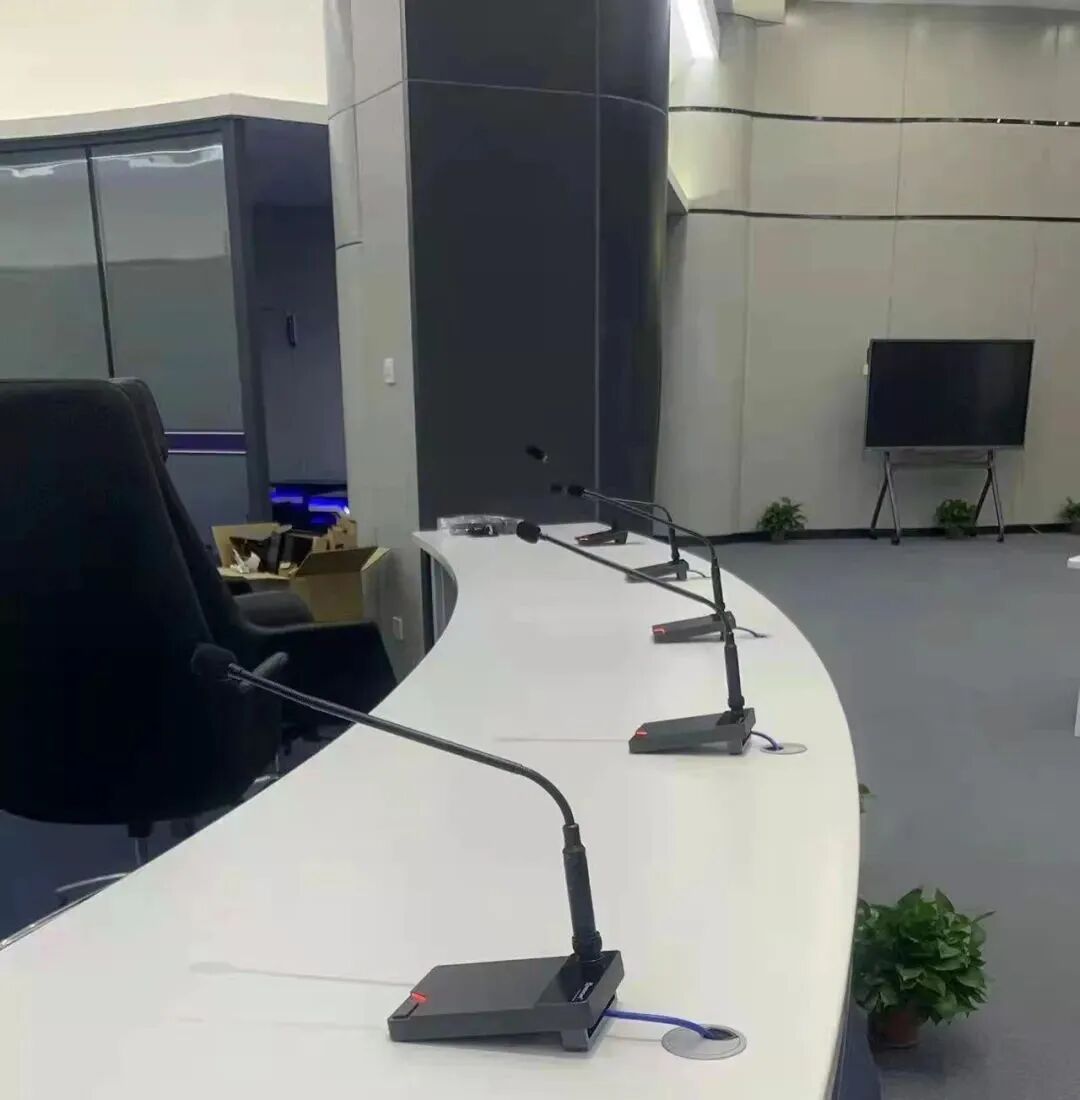 TDN1-F bases with gooseneck microphones along the curved command desk