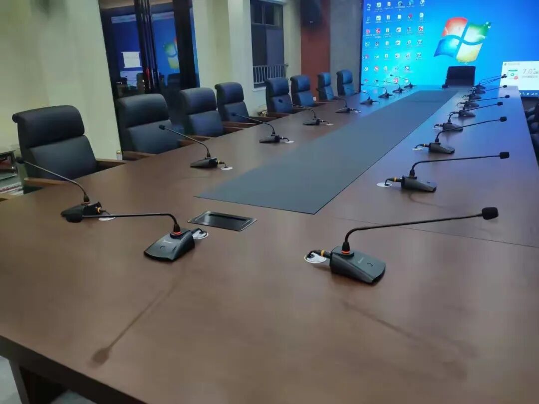 TSG-600 gooseneck microphone bases on the conference table