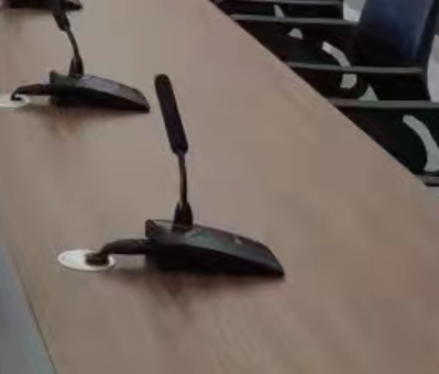 TSG-910 short-stem gooseneck microphone on the meeting table