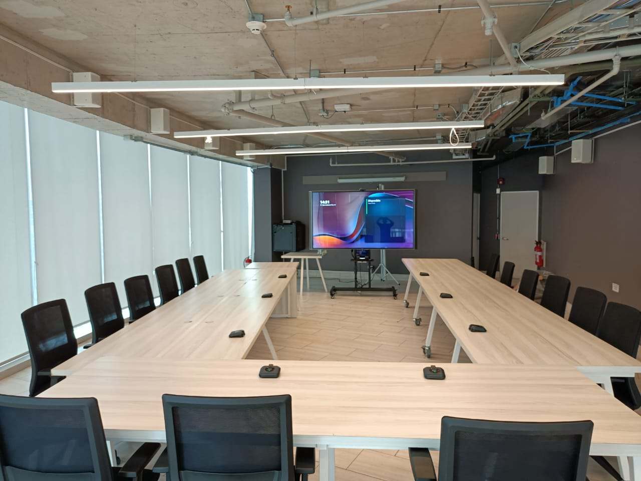 Project Case丨Relacart WAM-432 Wireless Automatic Mixer settled in the conference room of a bank in Chile!