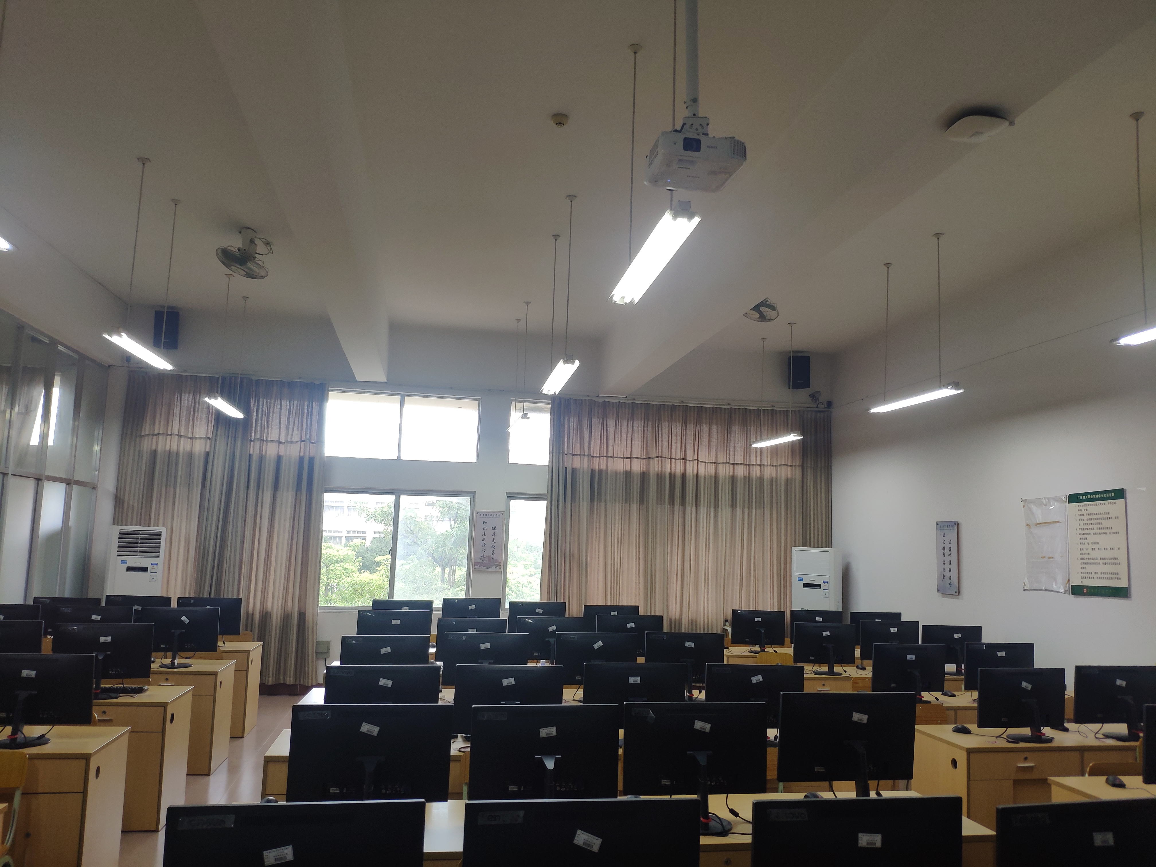 Relacart TM-500 enters the school classroom